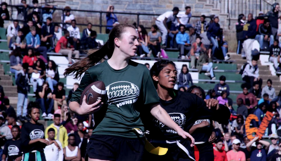 Video: Seniors and juniors compete in 2015 Powderpuff game