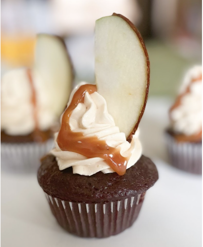 Chocolate + Caramel Apples = the best Thanksgiving dessert ever!