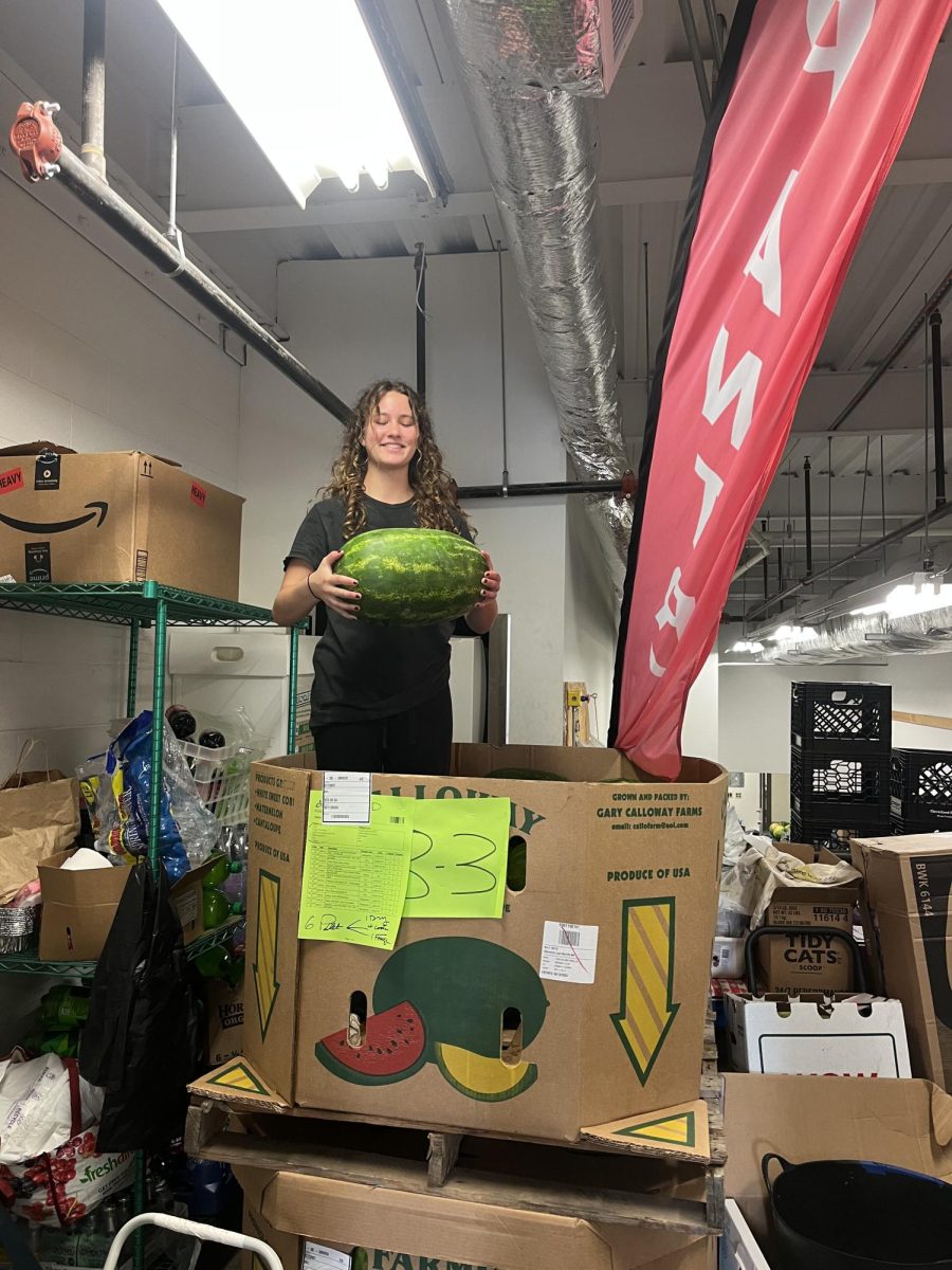 TIGERS LEND A HELPING PAW - Volunteer at Northwest Food Pantry organizes food for the 200+ families in need. Northwest
Food Pantry creates a warm community that helps those in need.